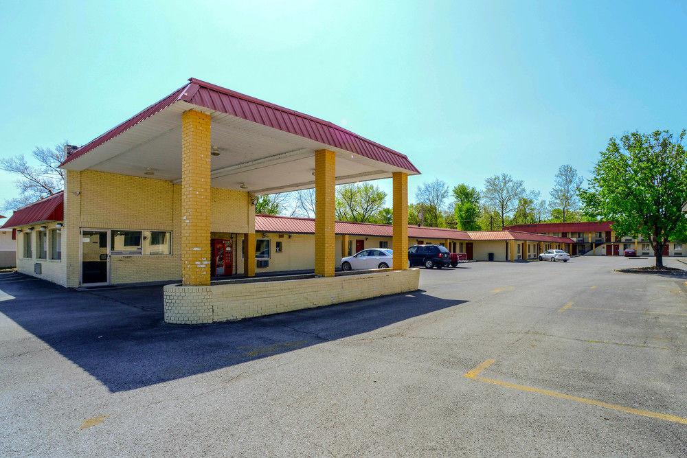 Econo Lodge Inn & Suites Carbondale Bagian luar foto