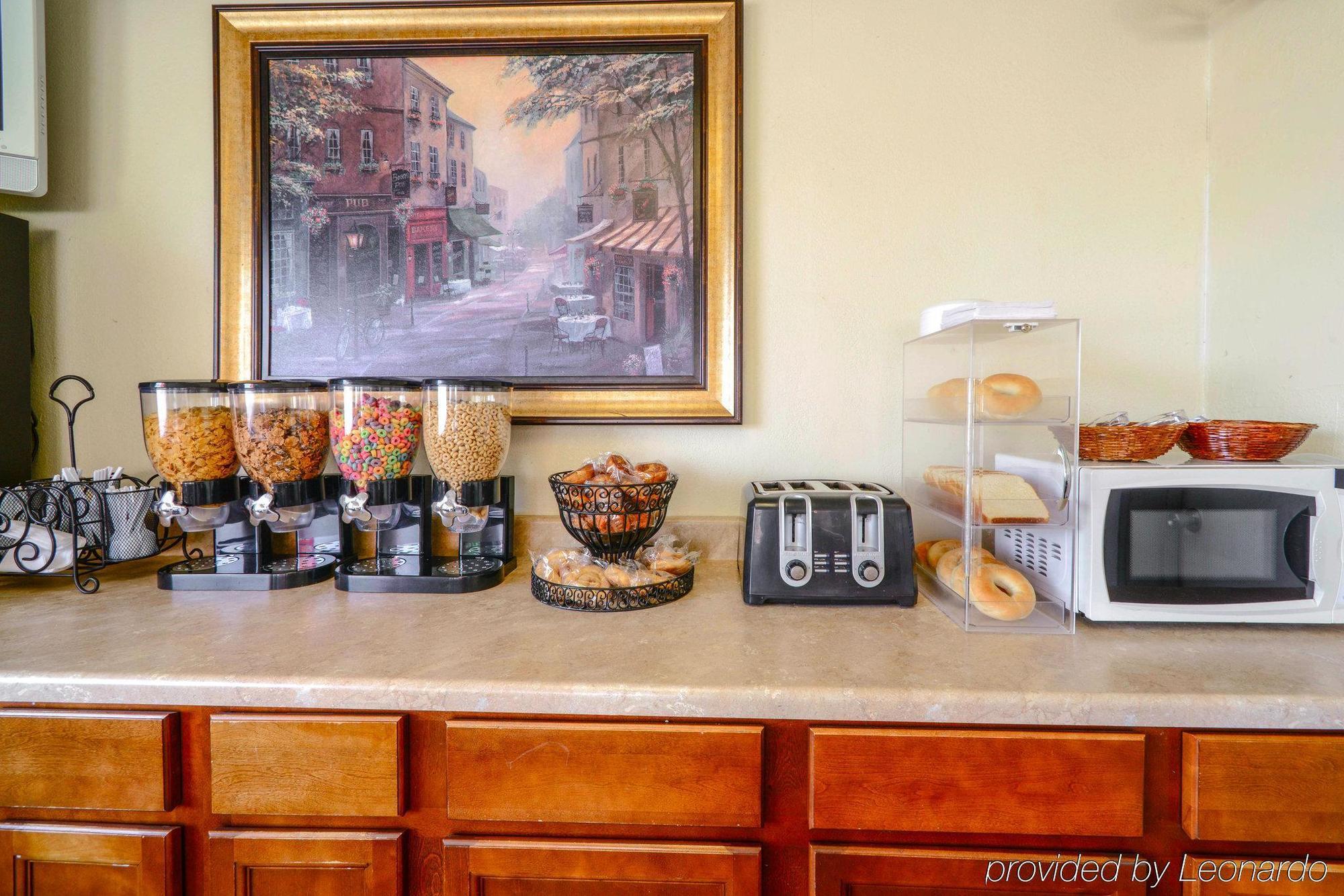 Econo Lodge Inn & Suites Carbondale Bagian luar foto