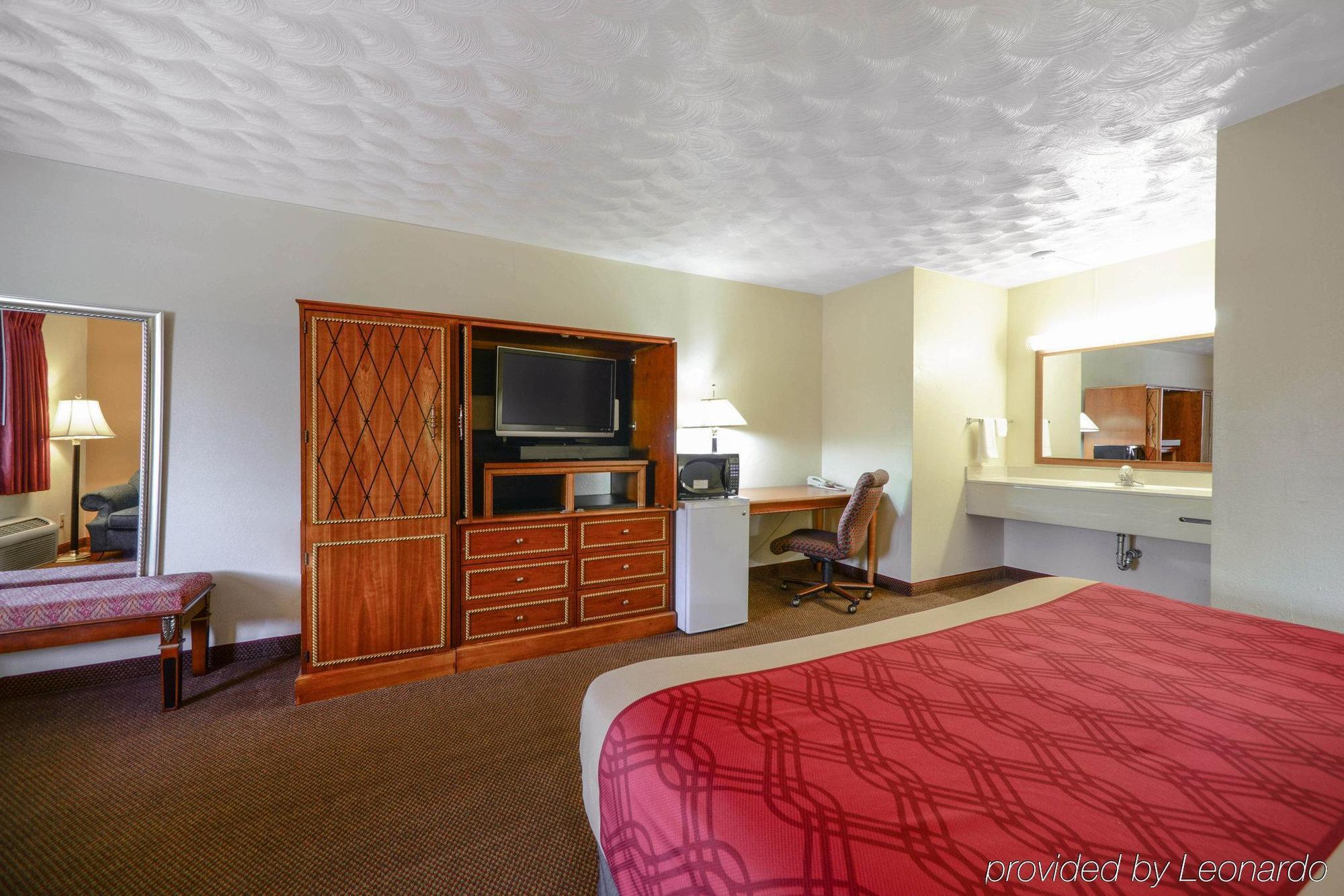 Econo Lodge Inn & Suites Carbondale Bagian luar foto