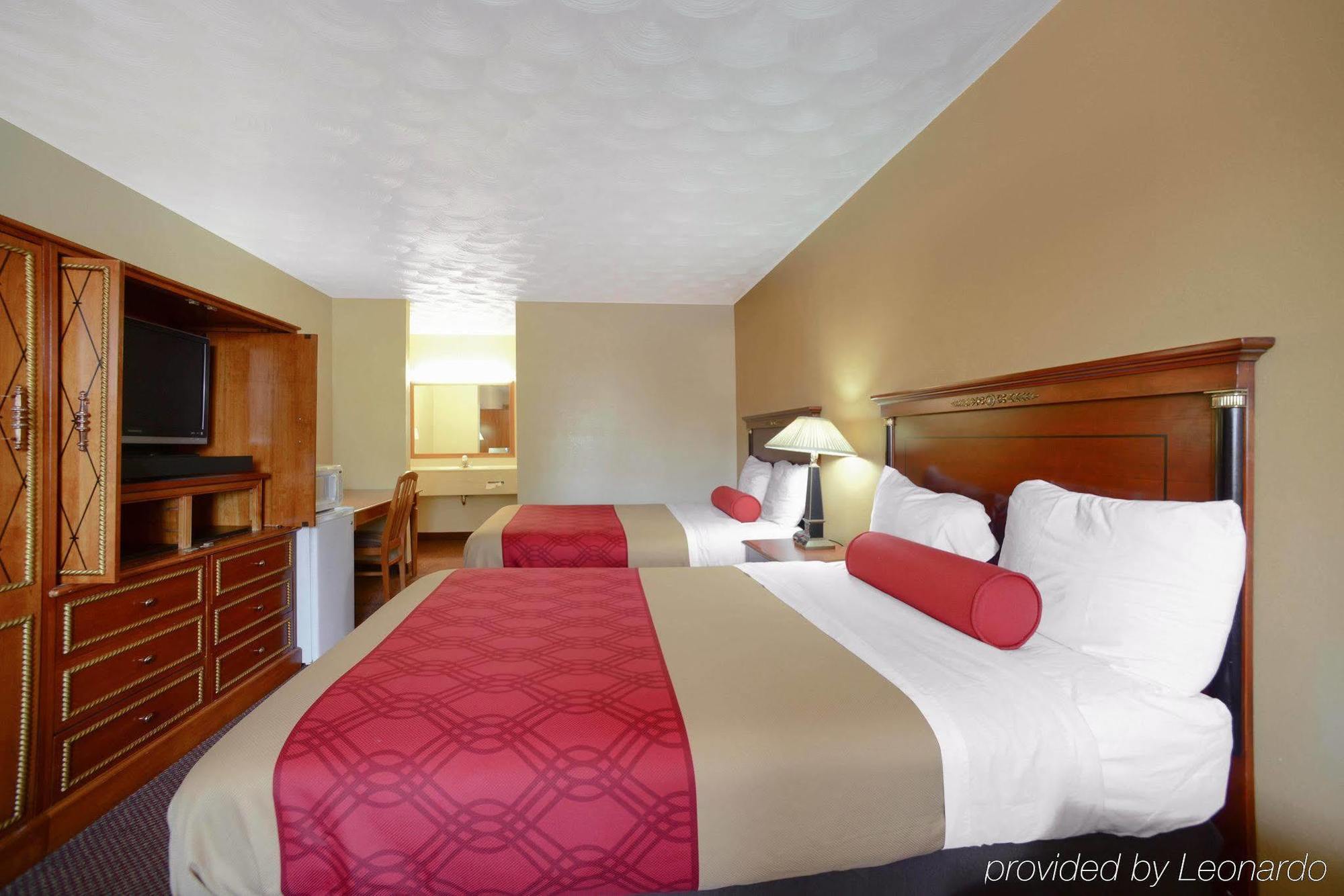 Econo Lodge Inn & Suites Carbondale Bagian luar foto