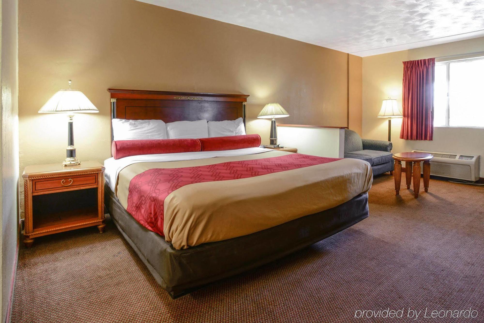 Econo Lodge Inn & Suites Carbondale Bagian luar foto