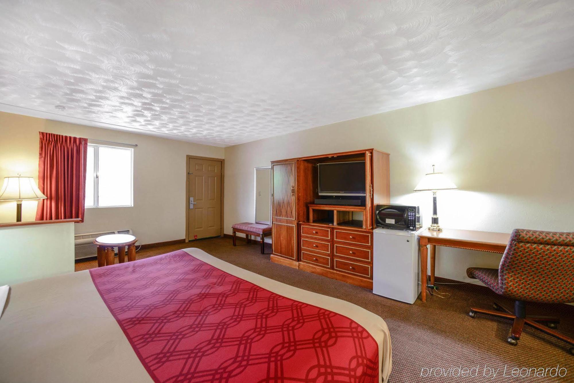 Econo Lodge Inn & Suites Carbondale Bagian luar foto