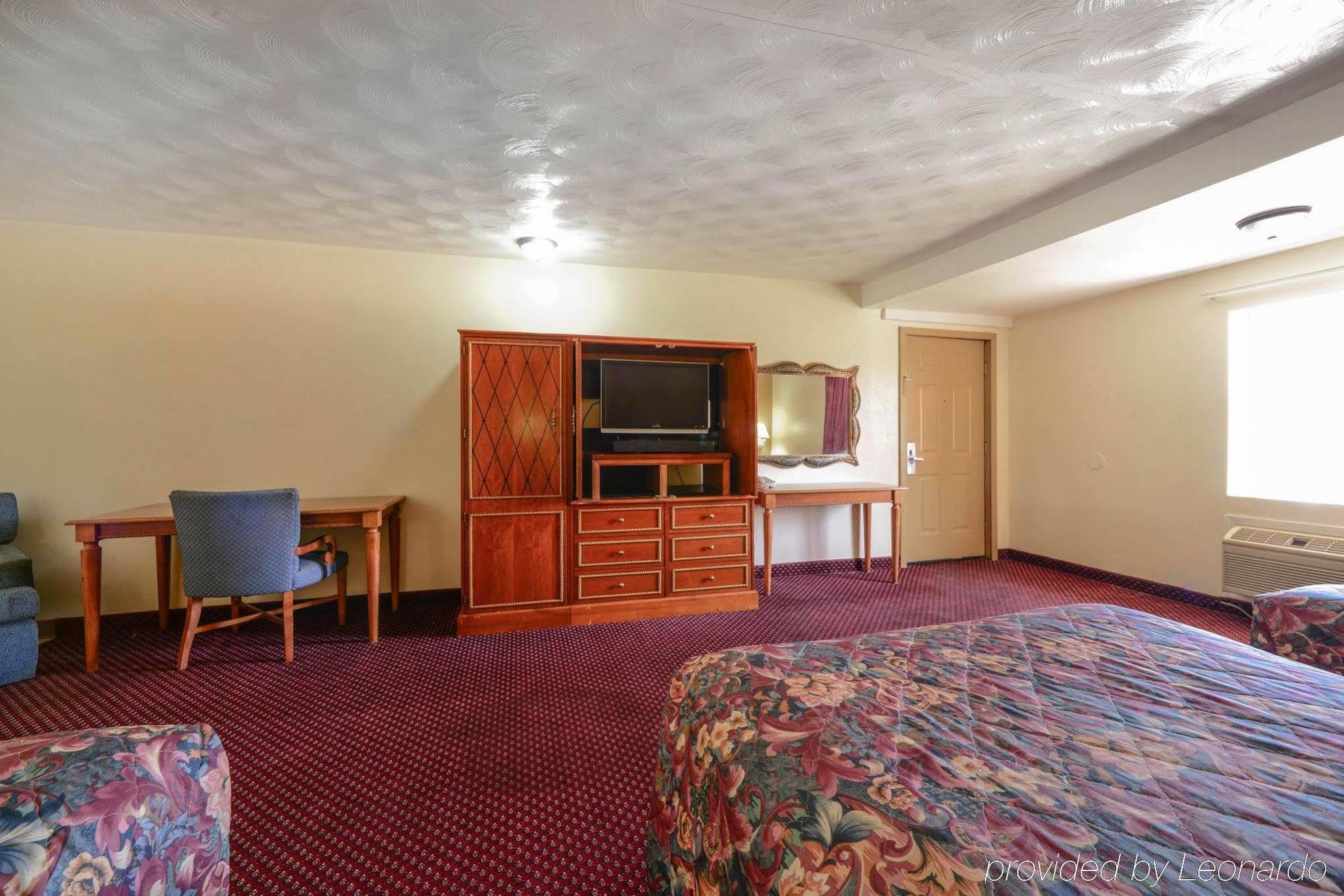 Econo Lodge Inn & Suites Carbondale Bagian luar foto