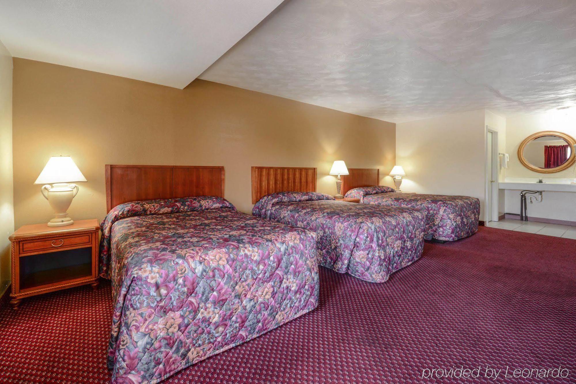Econo Lodge Inn & Suites Carbondale Bagian luar foto