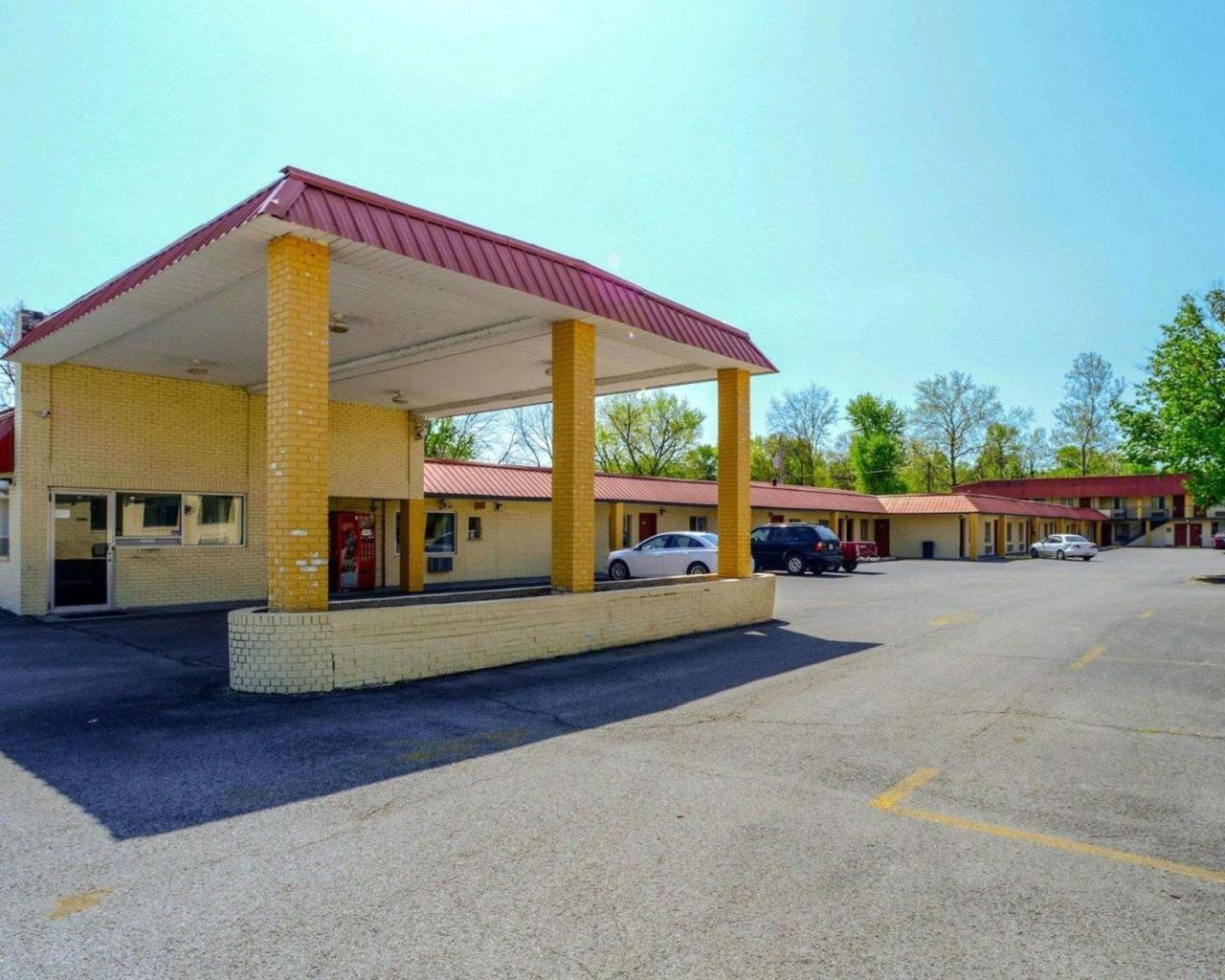 Econo Lodge Inn & Suites Carbondale Bagian luar foto