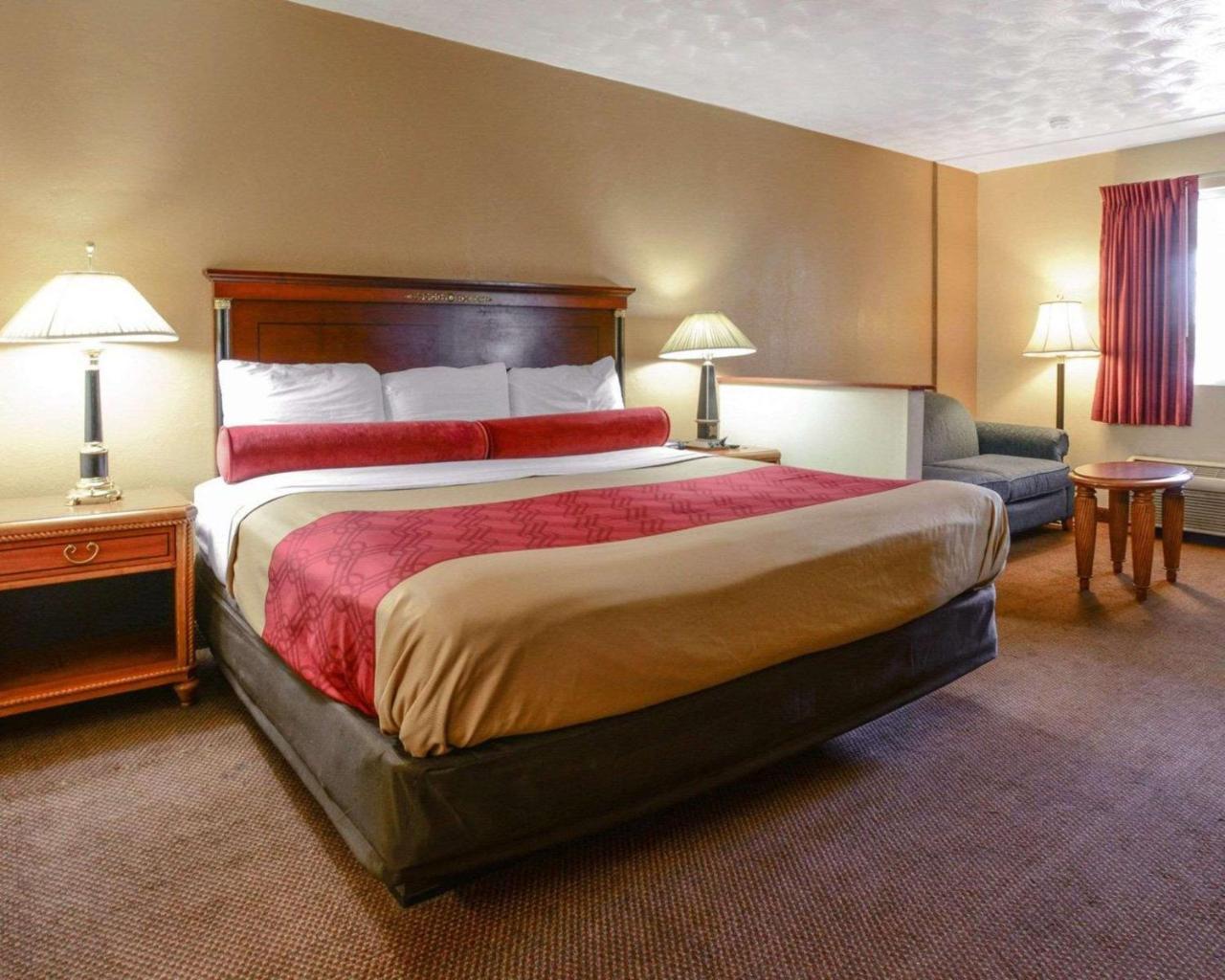 Econo Lodge Inn & Suites Carbondale Bagian luar foto