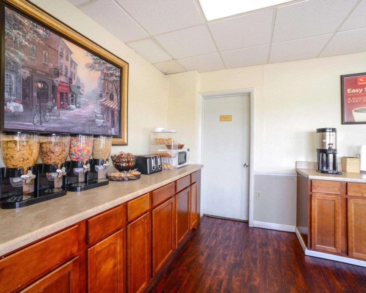 Econo Lodge Inn & Suites Carbondale Bagian luar foto