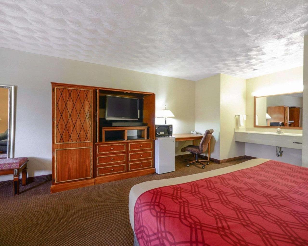 Econo Lodge Inn & Suites Carbondale Bagian luar foto
