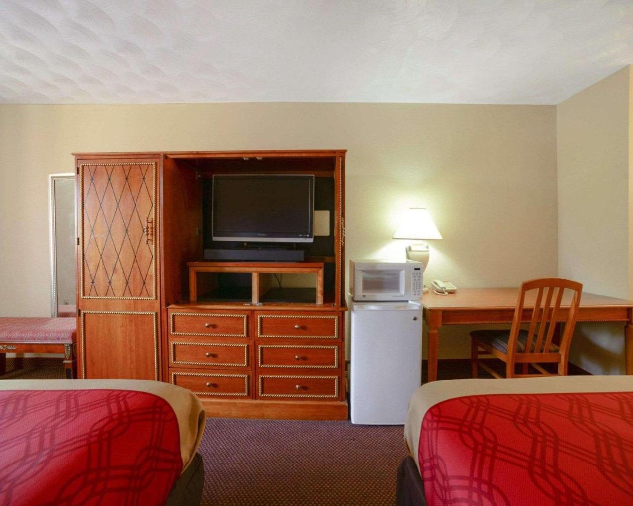Econo Lodge Inn & Suites Carbondale Bagian luar foto