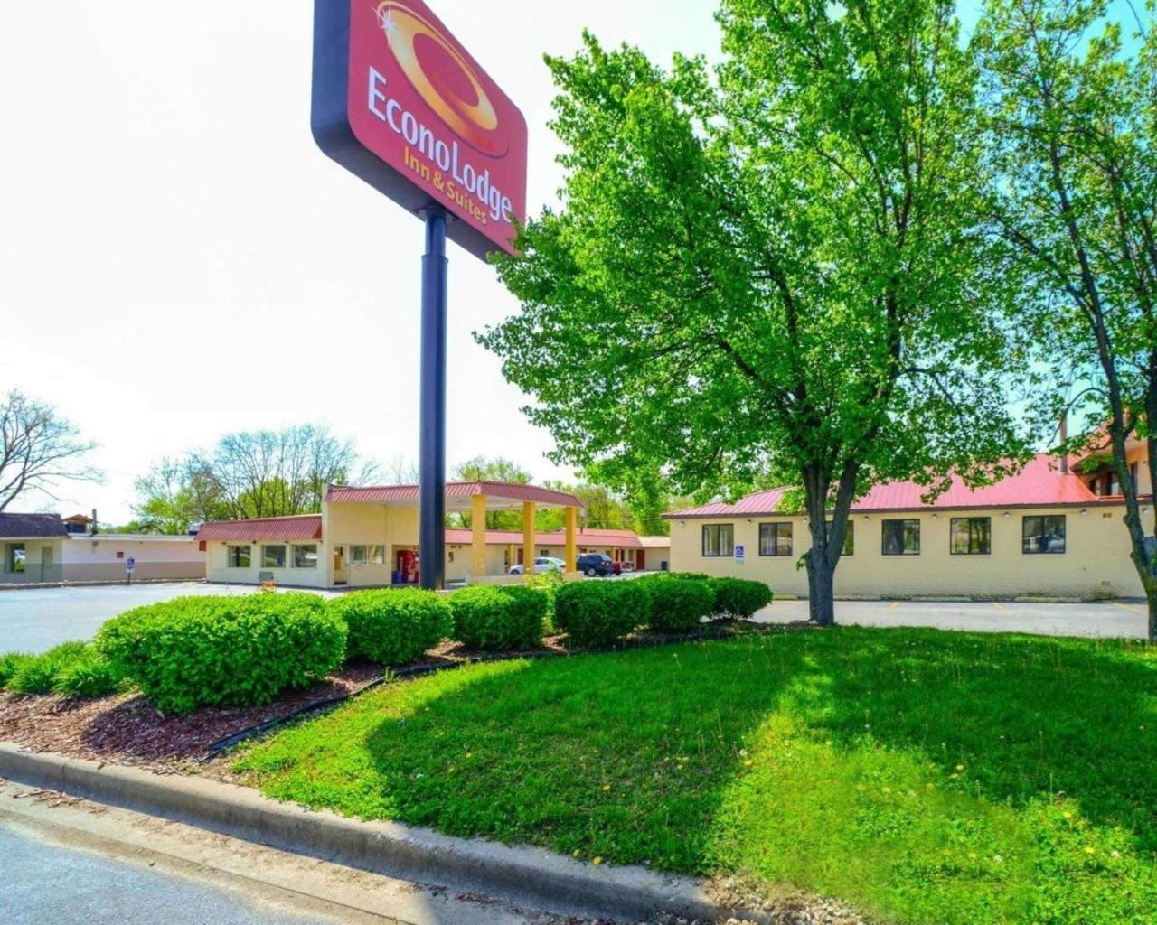 Econo Lodge Inn & Suites Carbondale Bagian luar foto
