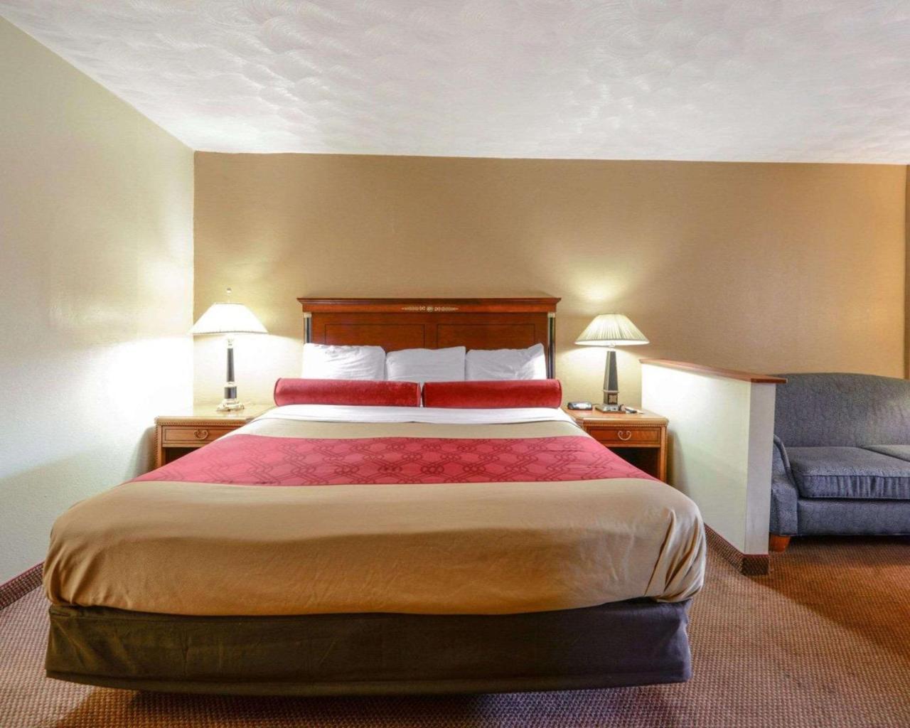 Econo Lodge Inn & Suites Carbondale Bagian luar foto