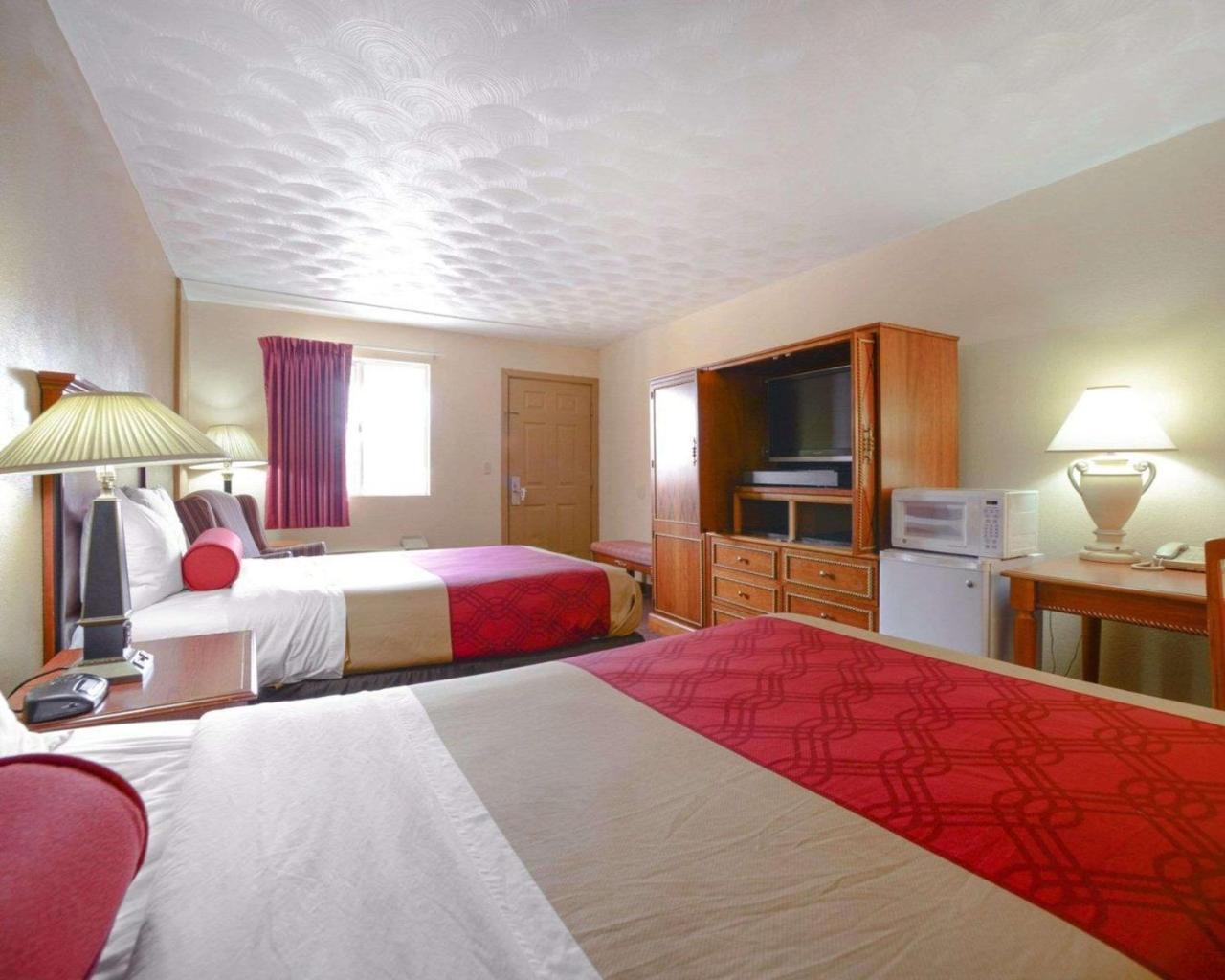 Econo Lodge Inn & Suites Carbondale Bagian luar foto